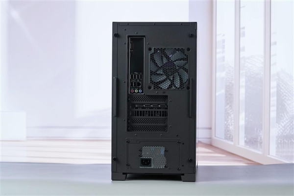 酷睿Ultra 9+RTX 5060 Ti 华硕天选7X台式机图赏