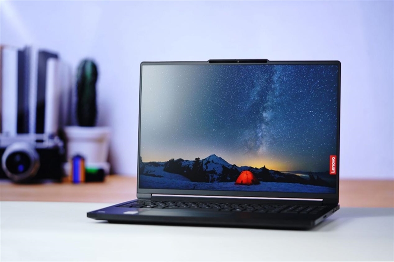聚焦超级工程与科研生产力!Lenovo P16v 2026工作站评测:NVIDIA RTX PRO Blackwell加持 物理断网跑AI