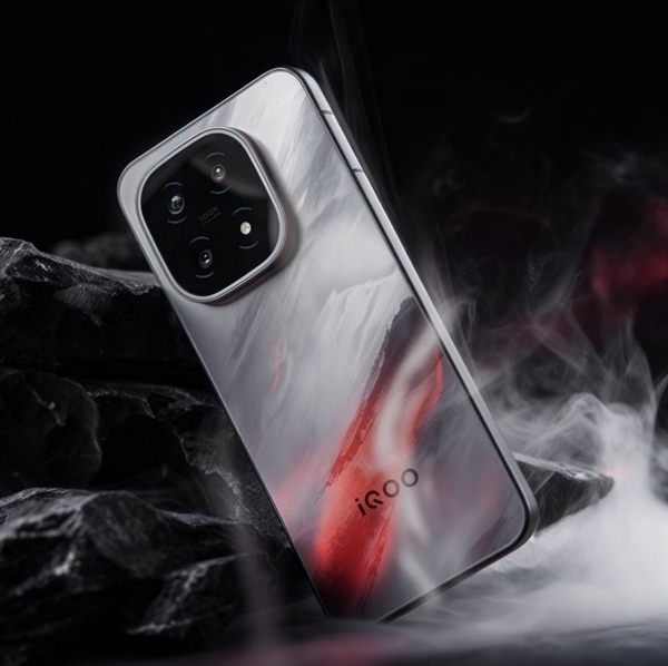 手游党狂喜!iQOO 16即将登场:骁龙8E6 Pro+2K三星屏