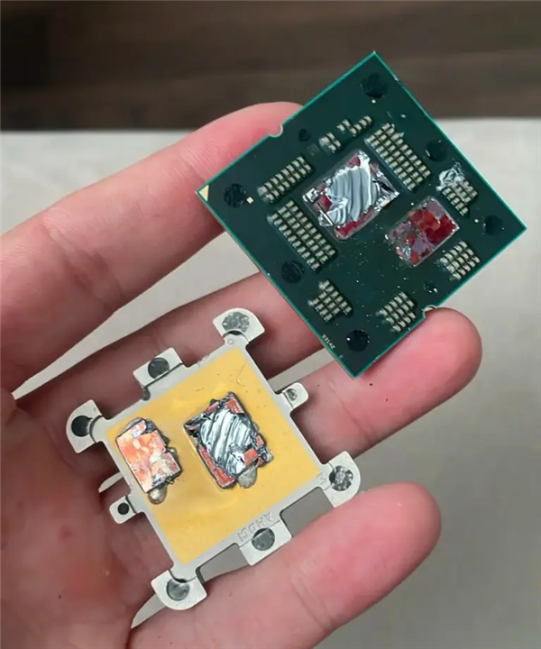CPU鼓包门再现！7800X3D遭严重烧毁