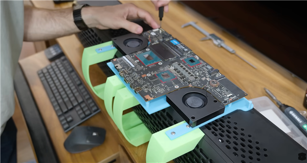 脑洞大开把PC主机藏进风扇:还顺便解决散热问题