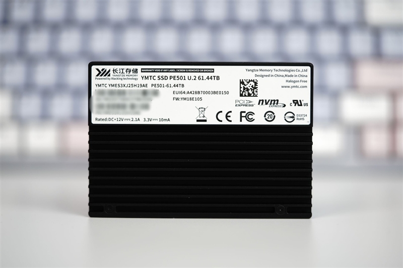 专为AI而生的企业级QLC SSD!长江存储PE501 61.44TB评测:超过1PB的写入测试
