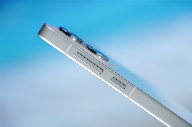 裸眼3D超吸睛!OPPO Reno16手机评测:人人都说好看的影像轻旗舰