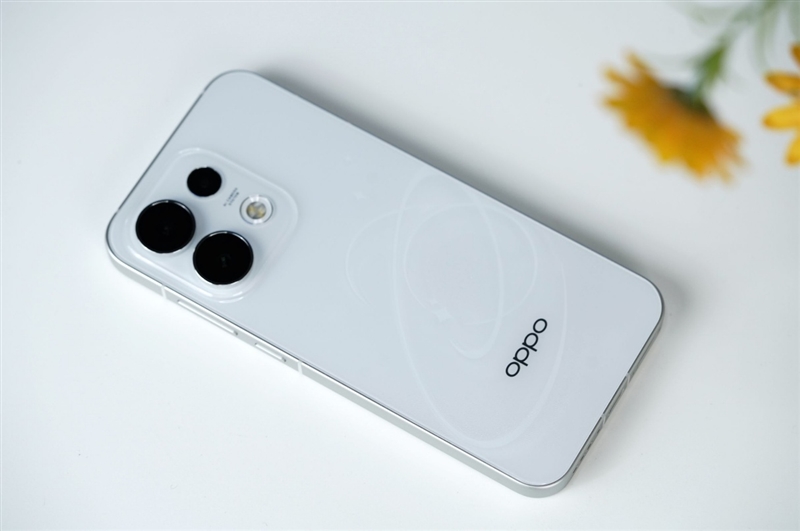 裸眼3D超吸睛!OPPO Reno16手机评测:人人都说好看的影像轻旗舰