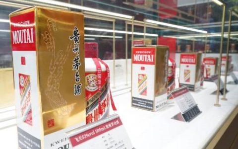 A股消费行业最赚钱公司！贵州茅台发财报：半年公司营收超900亿 日赚2.46亿