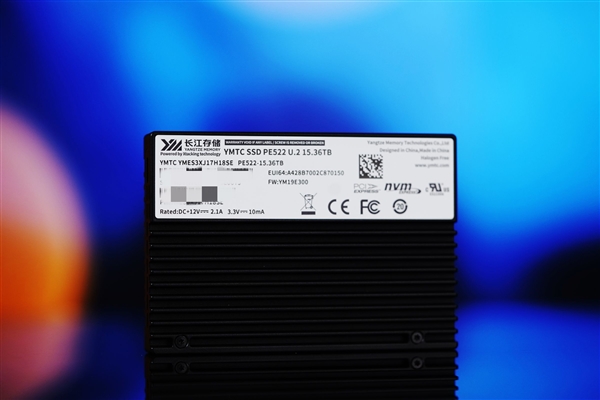 超高3100K IOPS随机读写！长江存储PE522 15.36TB企业级SSD图赏
