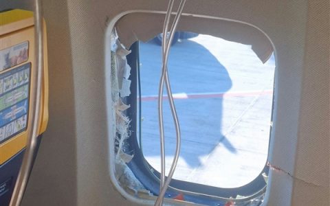 高空中乘客被吸出舷窗捡回一命！瑞安7·10事故初步报告：发动机叶片断裂敲碎窗户