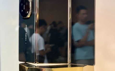 华为 Mate XT 非凡大师三折叠手机维修备件价格公布:屏幕7999元