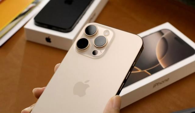 iPhone16和iPhone16 plus买哪个好？iPhone16和iPhone16 plus深度使用体验评测