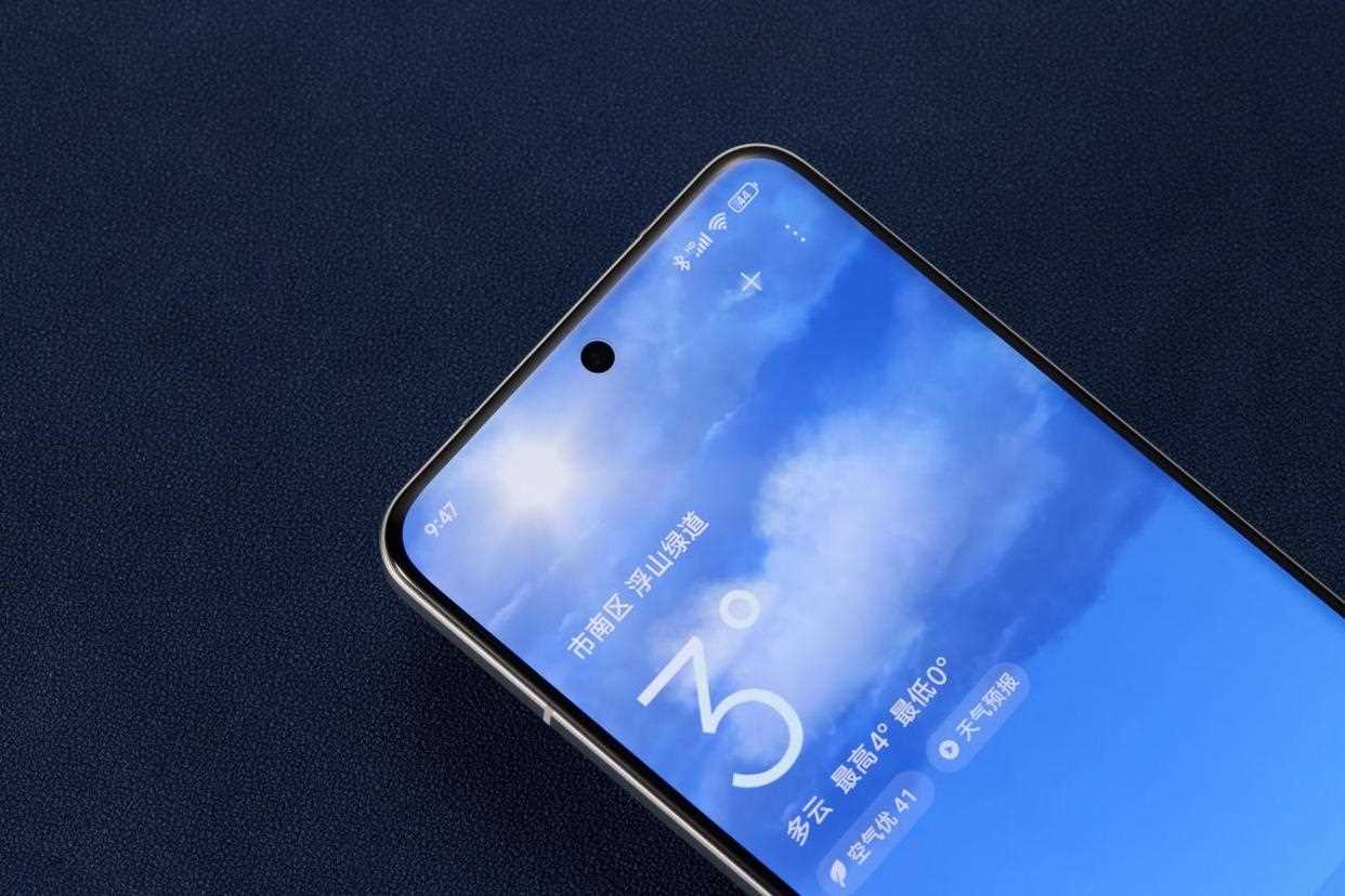 史上第一次双拼色! 小米 15 Ultra松柏绿手机图赏