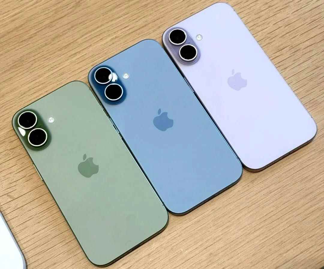 价格相差1500! 小米17对比iPhone 17的差距到底在哪?