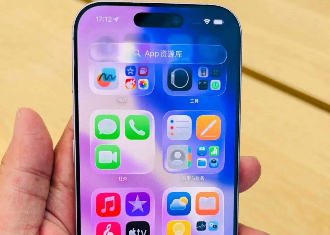价格相差1500! 小米17对比iPhone 17的差距到底在哪?