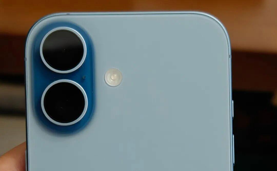 价格相差1500! 小米17对比iPhone 17的差距到底在哪?