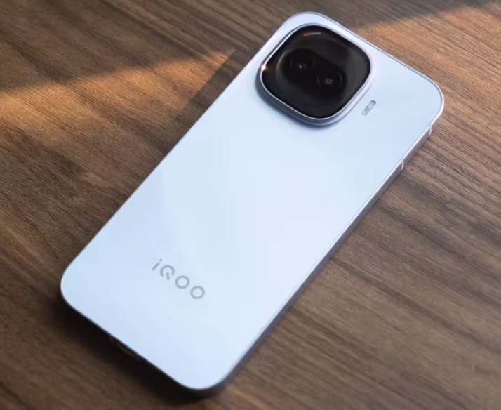 屏幕优惠价590元! iQOO Z11 Turbo手机维修备件价格公布