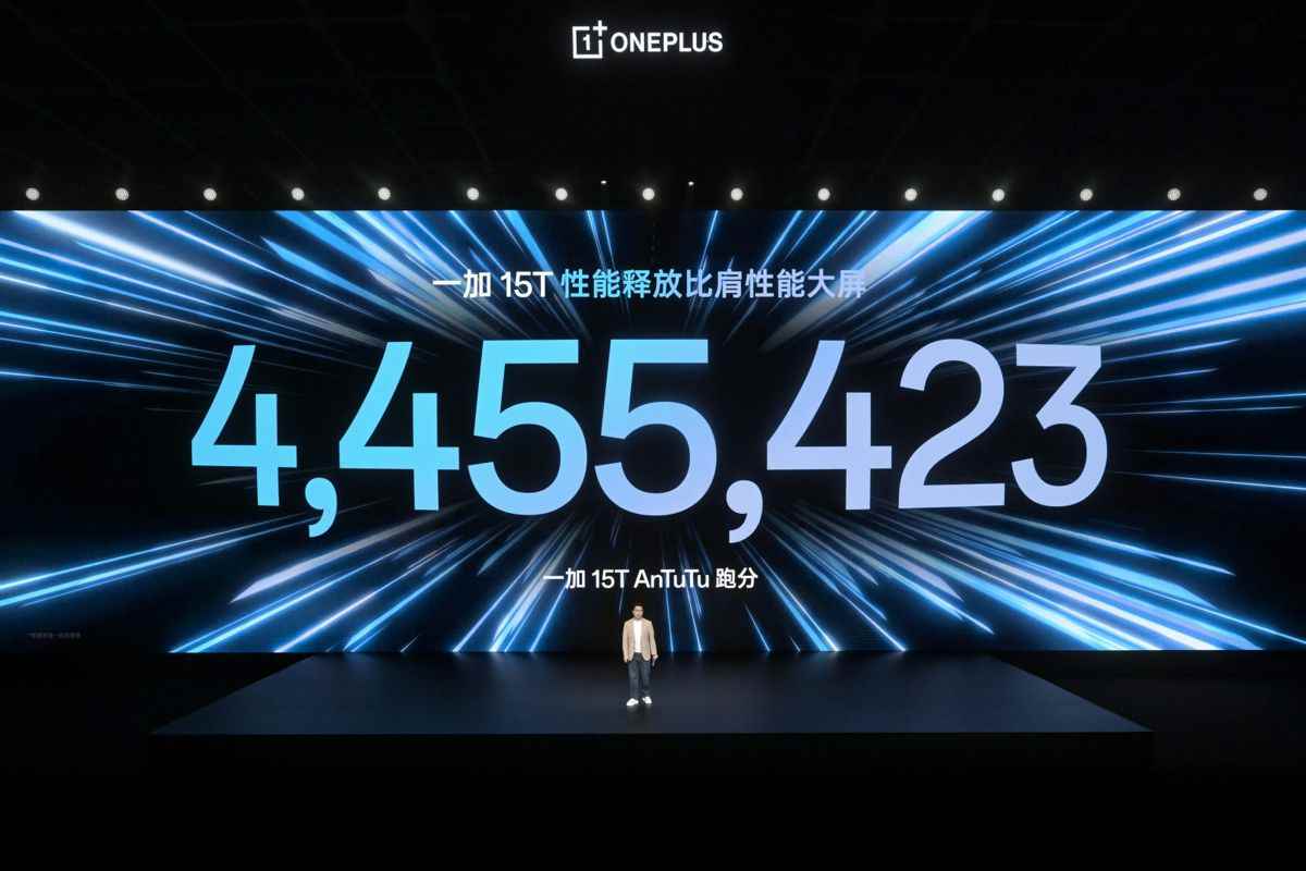 7500mAh电池+满血性能+潜望长焦! 小屏旗舰一加15T发布 4299元起